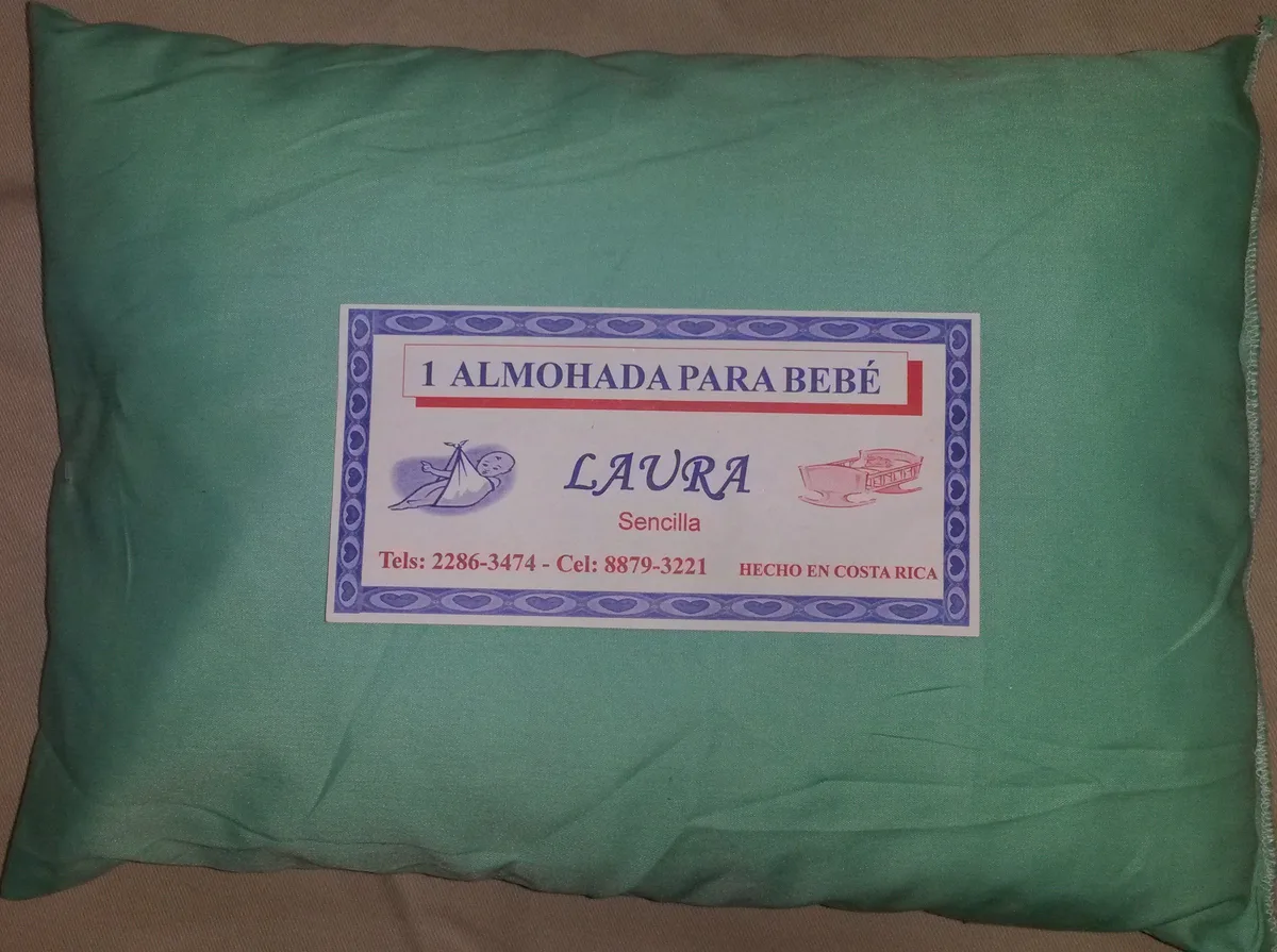 Fotografía original de archivo: Almohada sencilla verde.
